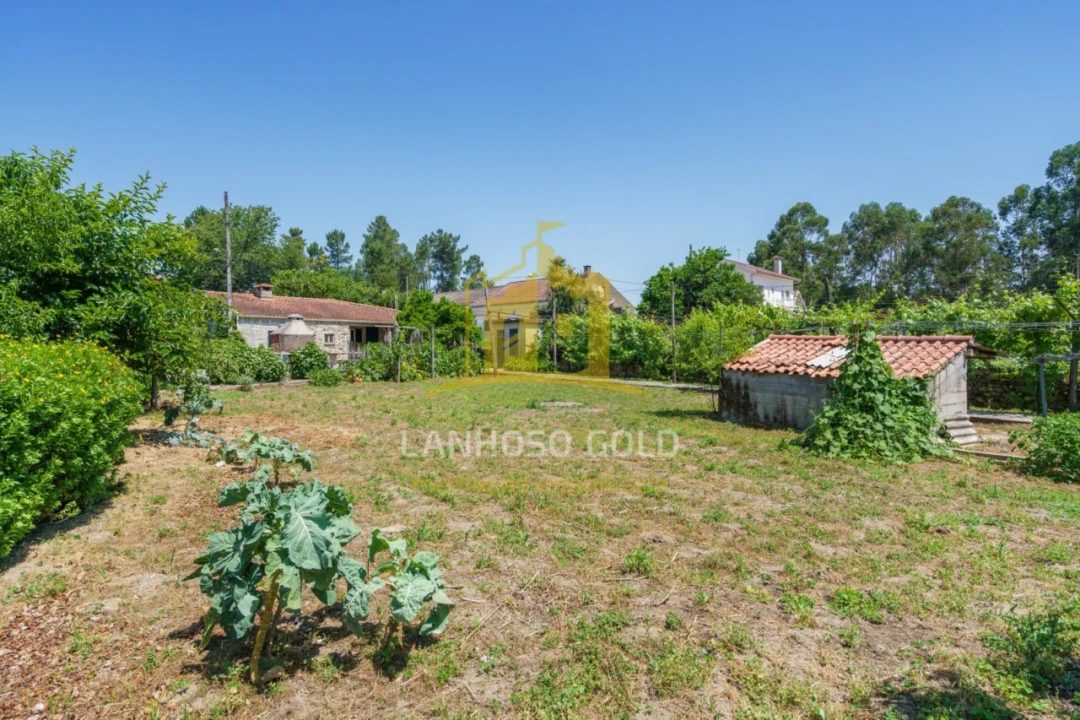 Moradia T4 para Venda em Lago Foto 24