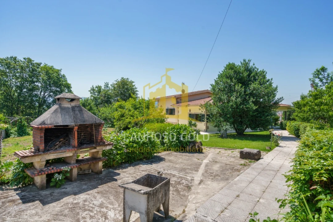 Moradia T4 para Venda em Lago Foto 17