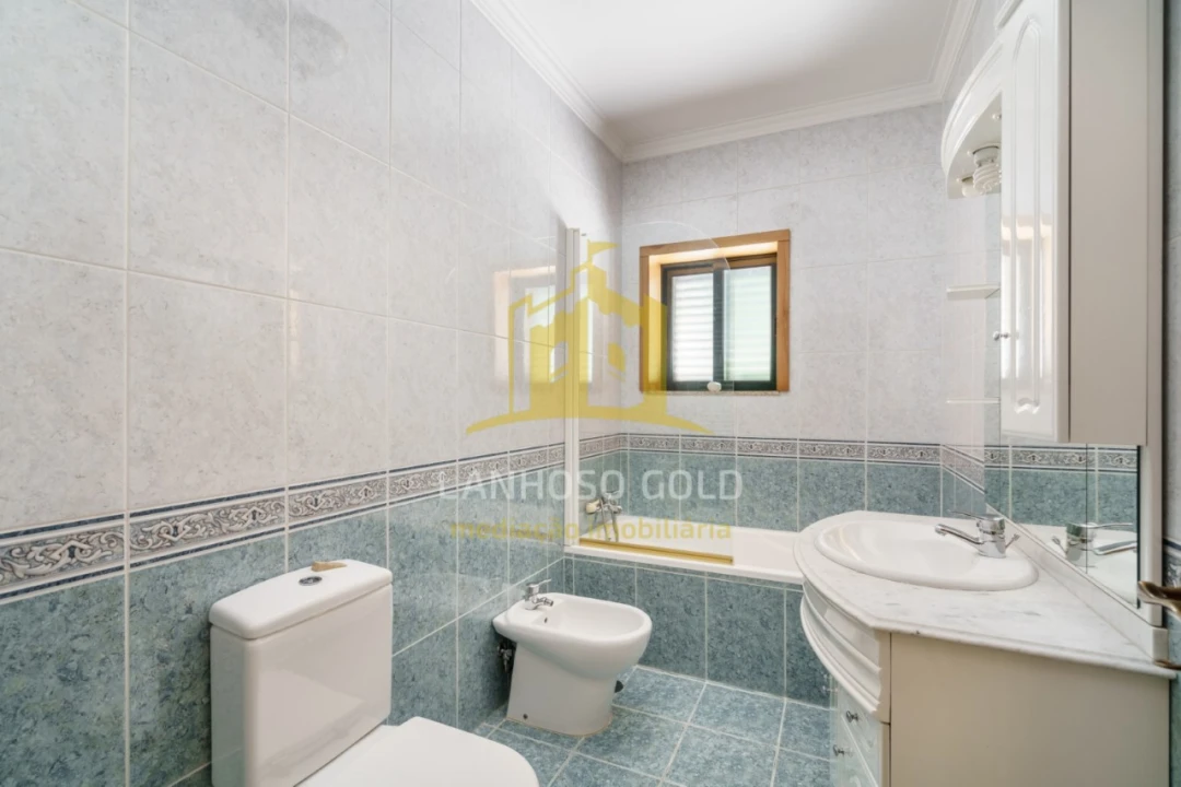 Moradia T4 para Venda em Lago Foto 15