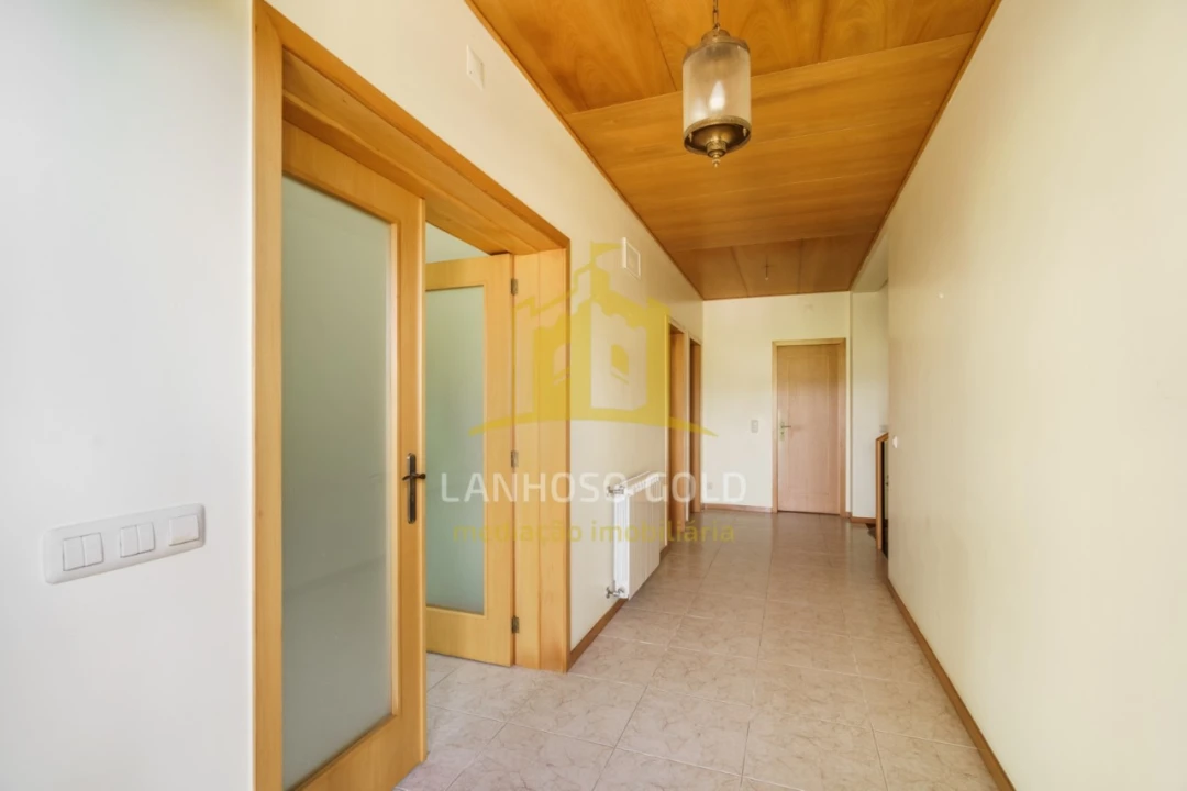 Moradia T4 para Venda em Lago Foto 16