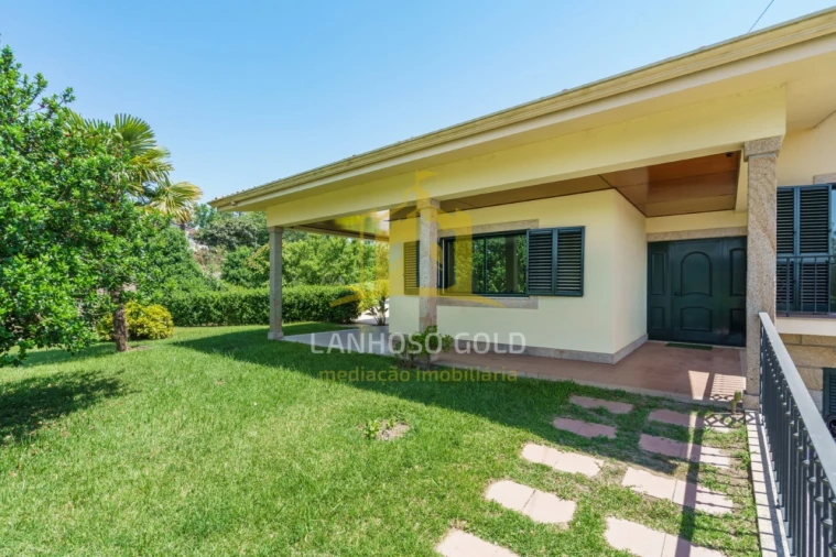 Moradia T4 para Venda em Lago Foto 25