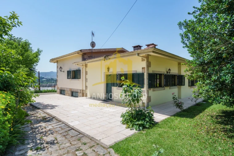 Moradia T4 para Venda em Lago Foto 28