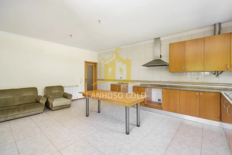 Moradia T4 para Venda em Lago Foto 3