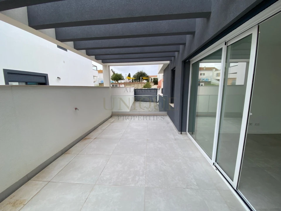 Moradia T4 para Venda em Mexilhoeira Grande Foto 9