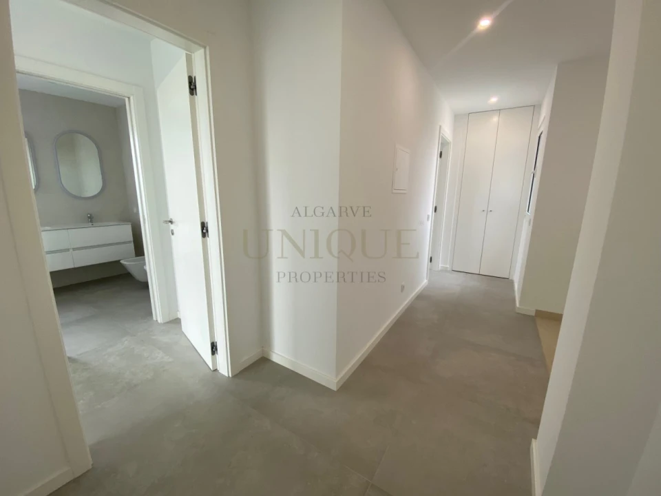 Moradia T4 para Venda em Mexilhoeira Grande Foto 12