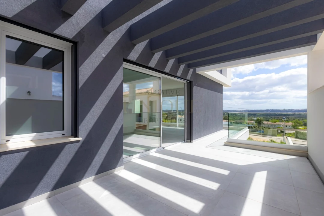 Moradia T4 para Venda em Mexilhoeira Grande Foto 1