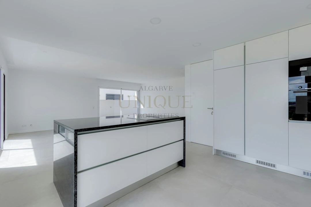 Moradia T4 para Venda em Mexilhoeira Grande Foto 7