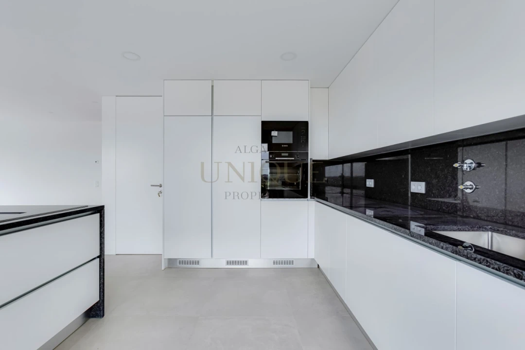 Moradia T4 para Venda em Mexilhoeira Grande Foto 8