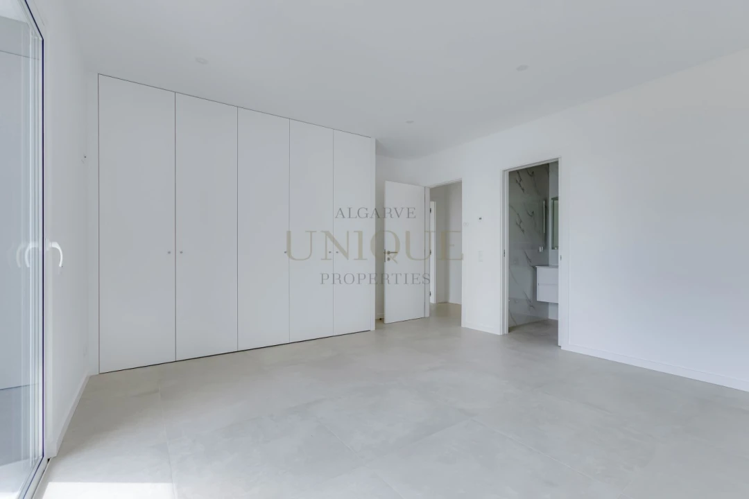 Moradia T4 para Venda em Mexilhoeira Grande Foto 10