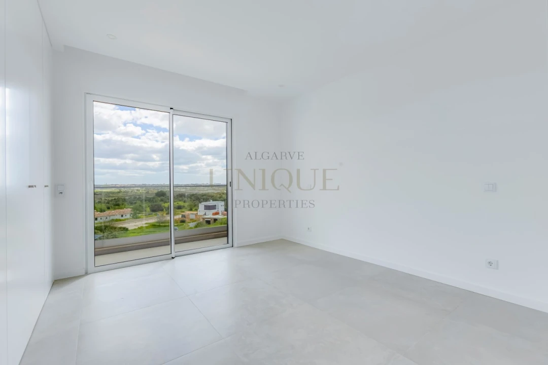 Moradia T4 para Venda em Mexilhoeira Grande Foto 14