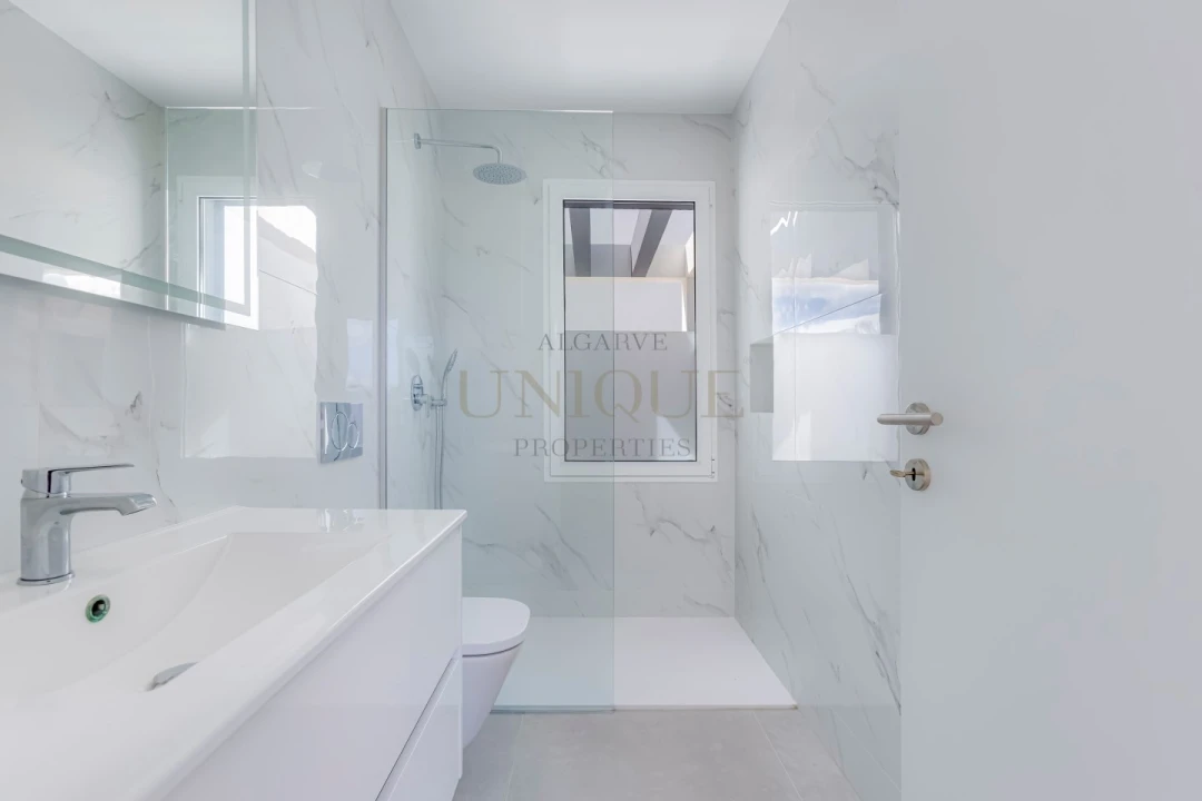 Moradia T4 para Venda em Mexilhoeira Grande Foto 16