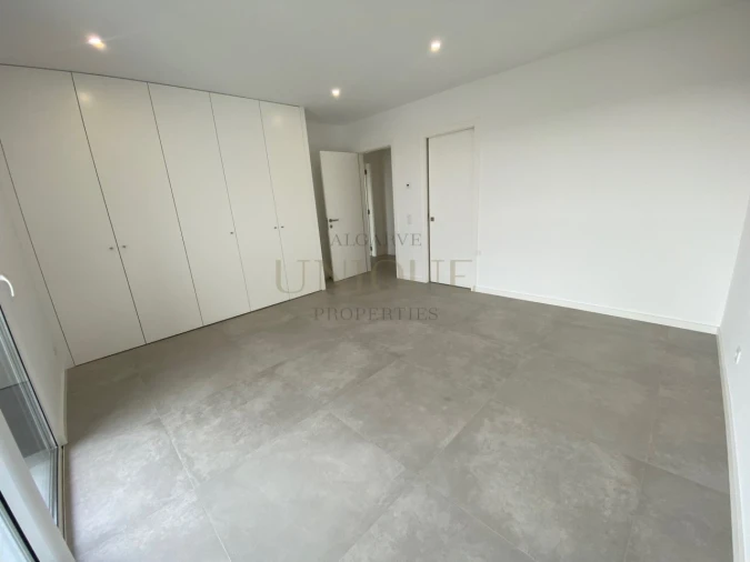 Moradia T4 para Venda em Mexilhoeira Grande Foto 10