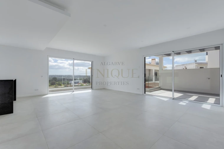 Moradia T4 para Venda em Mexilhoeira Grande Foto 2