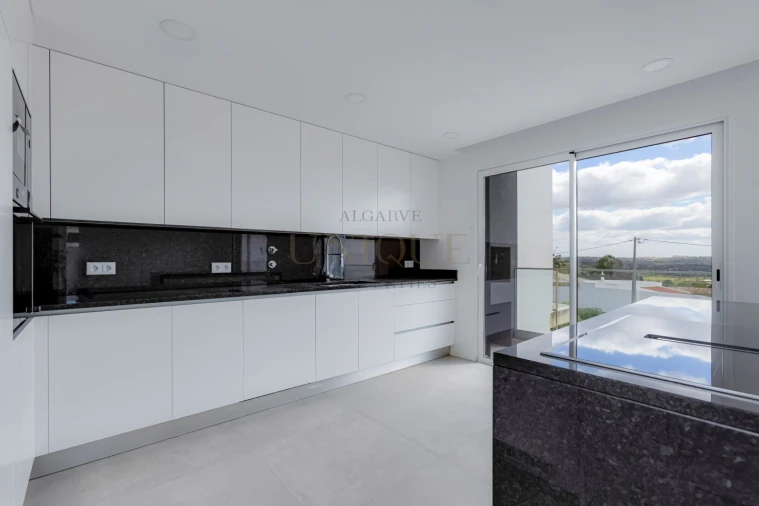 Moradia T4 para Venda em Mexilhoeira Grande Foto 6