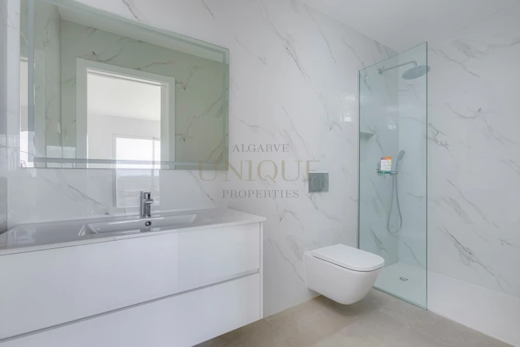 Moradia T4 para Venda em Mexilhoeira Grande Foto 11