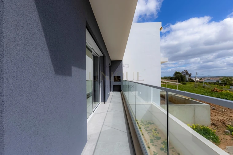 Moradia T4 para Venda em Mexilhoeira Grande Foto 13