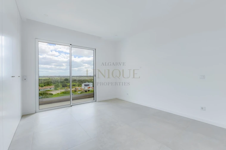 Moradia T4 para Venda em Mexilhoeira Grande Foto 14