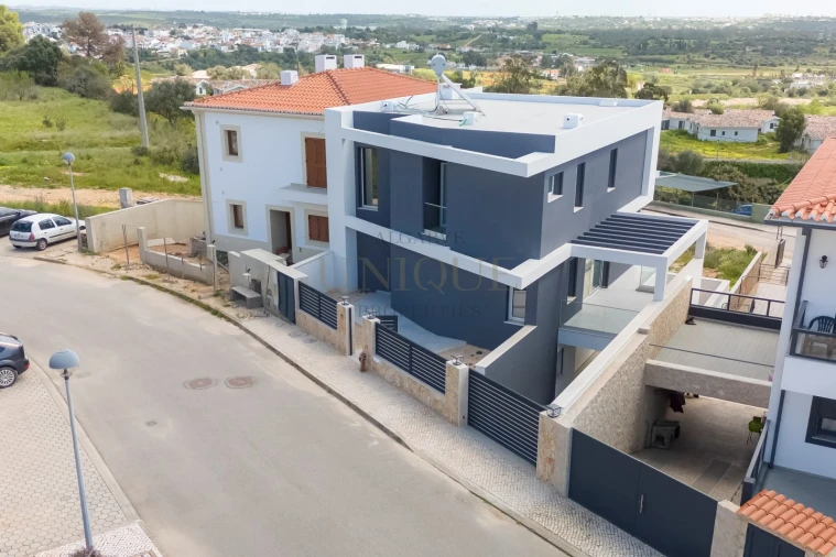 Moradia T4 para Venda em Mexilhoeira Grande Foto 24