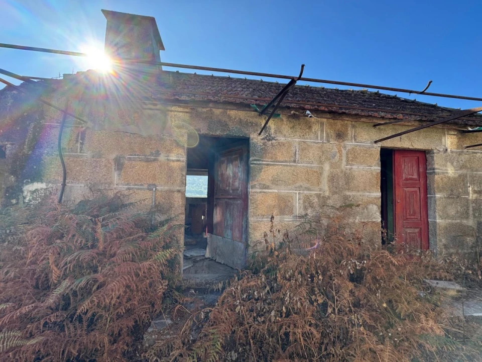 Terreno para Venda em Sande e São Lourenço Foto 2