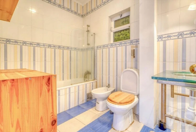 Apartamento T5 para Venda em Santo António Foto 10