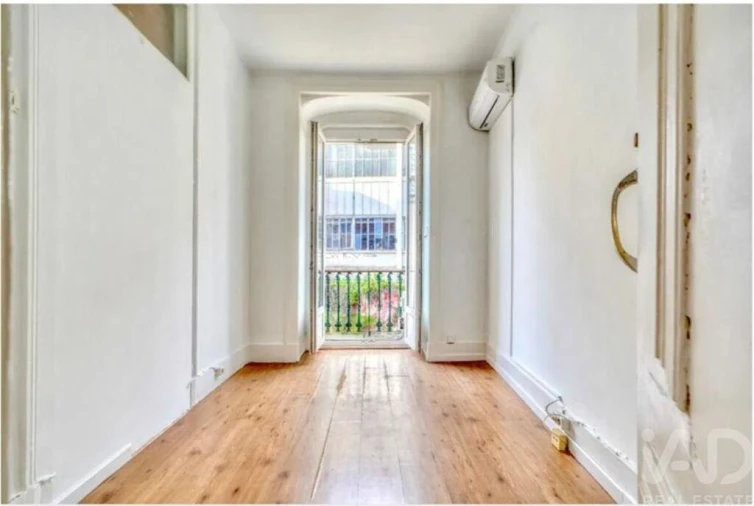 Apartamento T5 para Venda em Santo António Foto 3