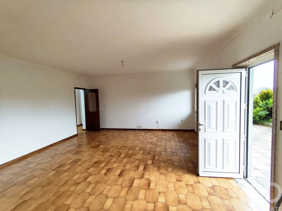 Moradia T6 para Venda em Pedome Foto 33