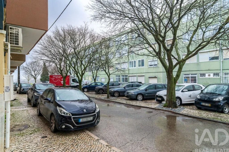 Apartamento T3 para Venda em Almada, Cova da Piedade, Pragal e Cacilhas Foto 24