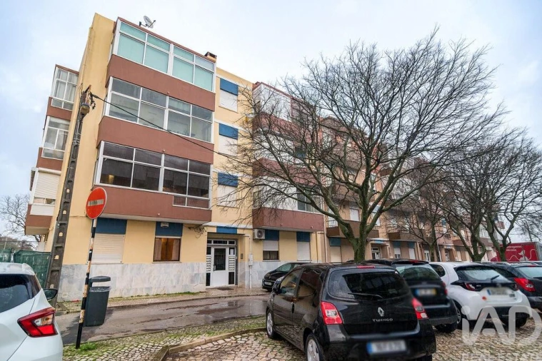 Apartamento T3 para Venda em Almada, Cova da Piedade, Pragal e Cacilhas Foto 25