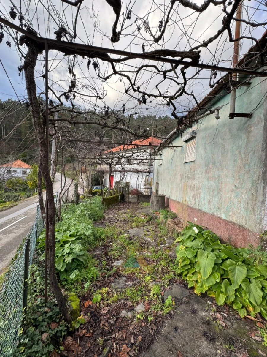 Moradia T2 para Venda em Portela e Extremo Foto 8