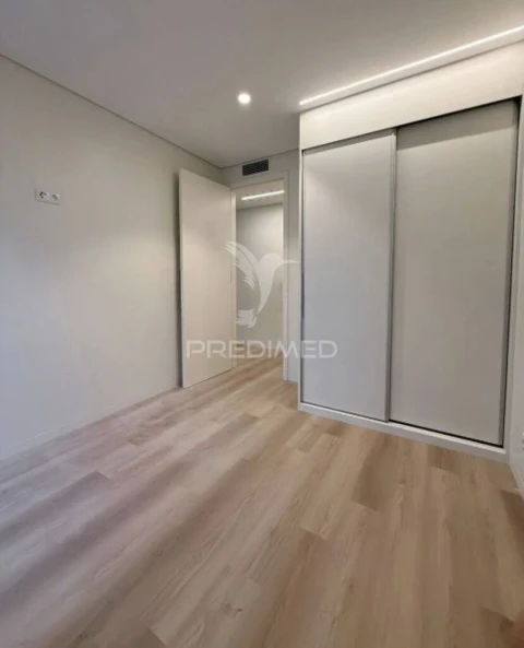 Apartamento para Venda em Lordelo do Ouro e Massarelos