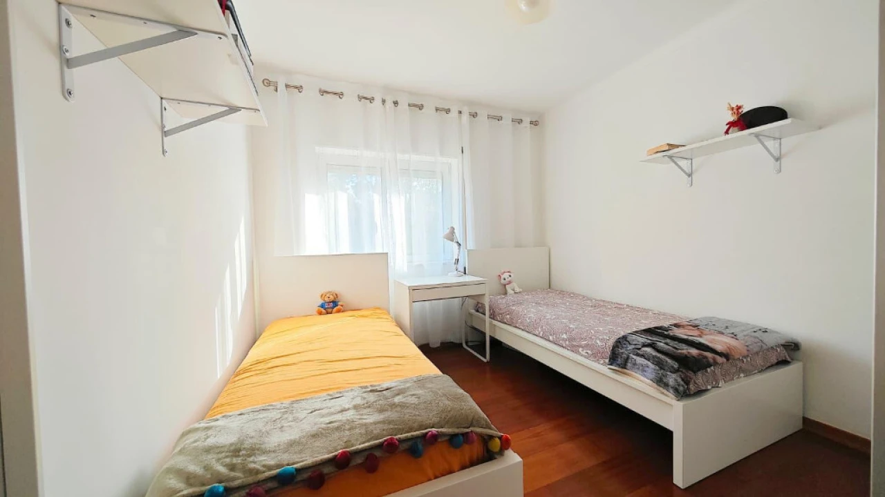 Apartamento T4 para Venda em Santo Antonio dos Olivais Foto 11