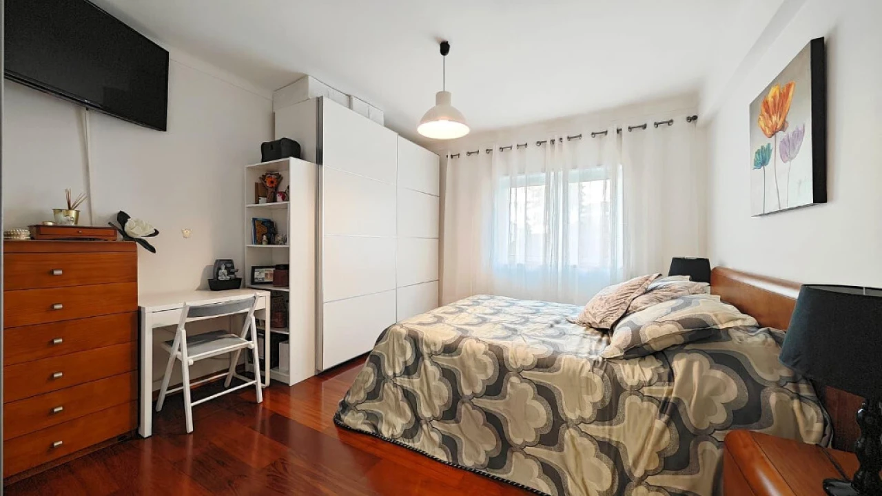 Apartamento T4 para Venda em Santo Antonio dos Olivais Foto 5