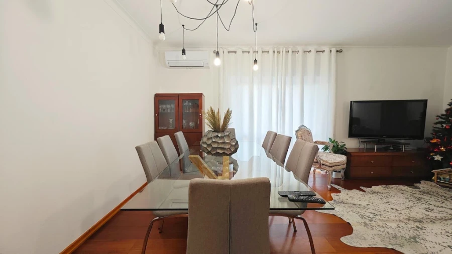 Apartamento T4 para Venda em Santo Antonio dos Olivais Foto 3