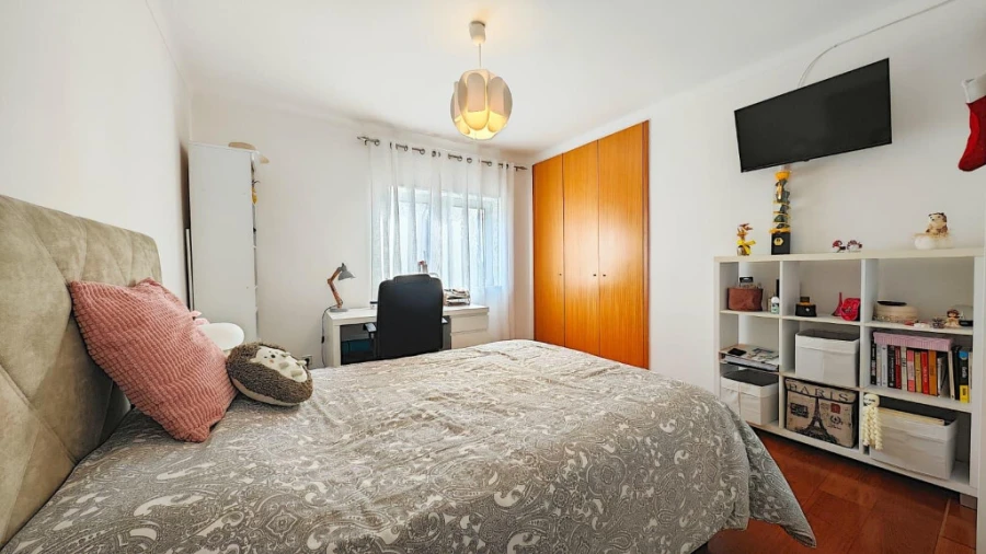 Apartamento T4 para Venda em Santo Antonio dos Olivais Foto 10