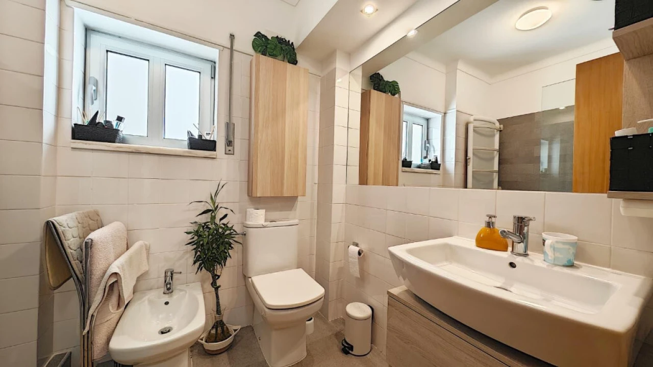 Apartamento T4 para Venda em Santo Antonio dos Olivais Foto 12