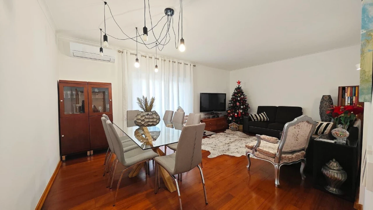 Apartamento T4 para Venda em Santo Antonio dos Olivais Foto 1