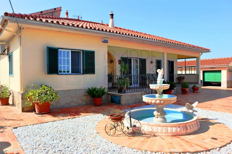 Quinta T4 para Venda em Luz de Tavira e Santo Estêvão