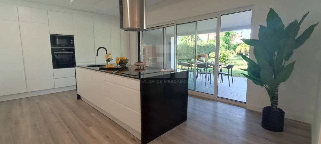 Moradia T4 para Venda em Charneca de Caparica e Sobreda Foto 16