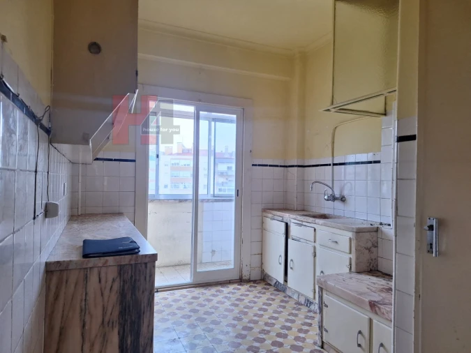 Apartamento T2 para Venda em Benfica Foto 2