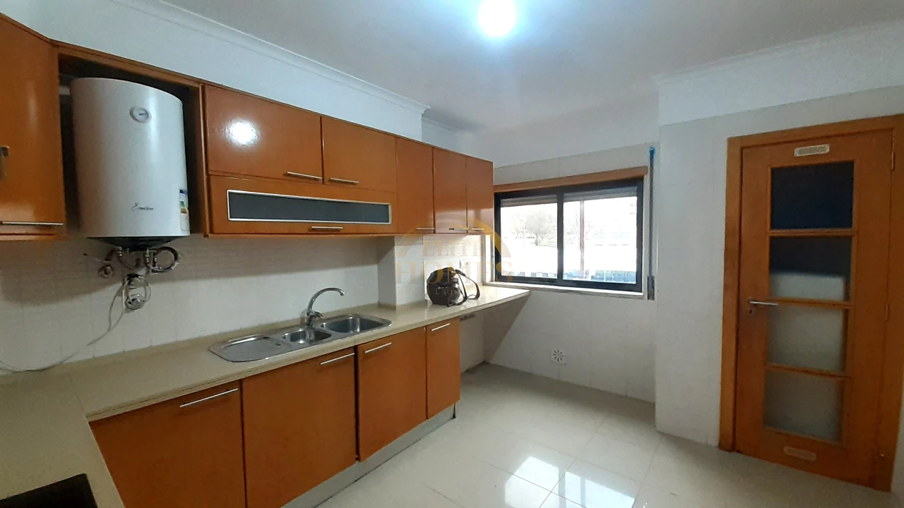 Apartamento T3 para Venda em Rio de Mouro Foto 8
