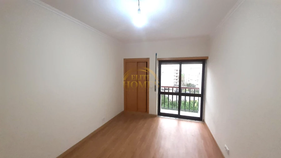 Apartamento T3 para Venda em Rio de Mouro Foto 11