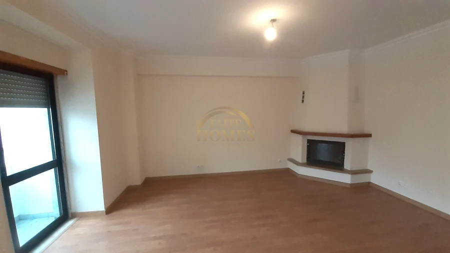 Apartamento T3 para Venda em Rio de Mouro Foto 4