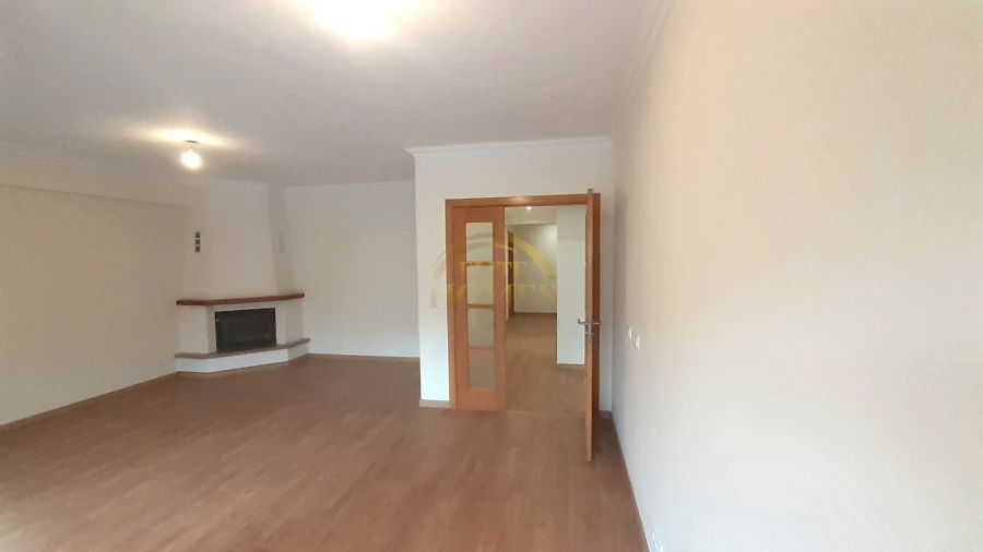 Apartamento T3 para Venda em Rio de Mouro Foto 2