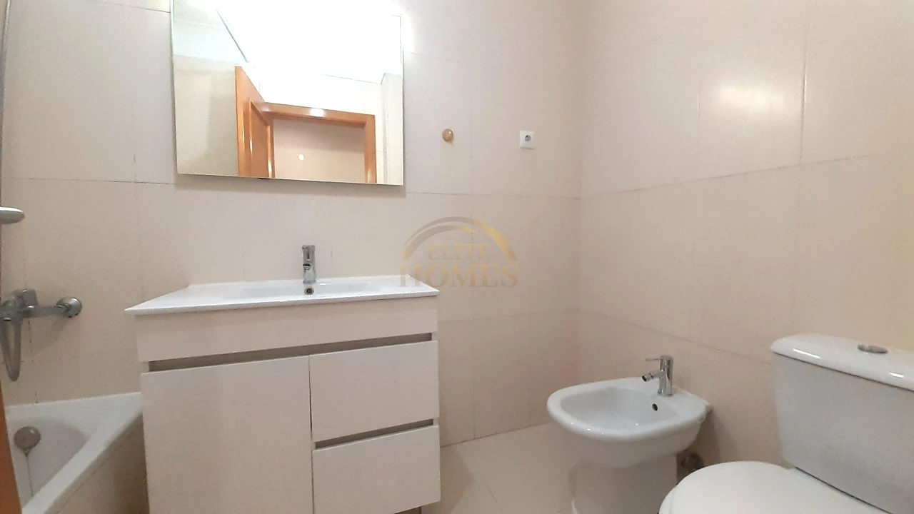 Apartamento T3 para Venda em Rio de Mouro Foto 28