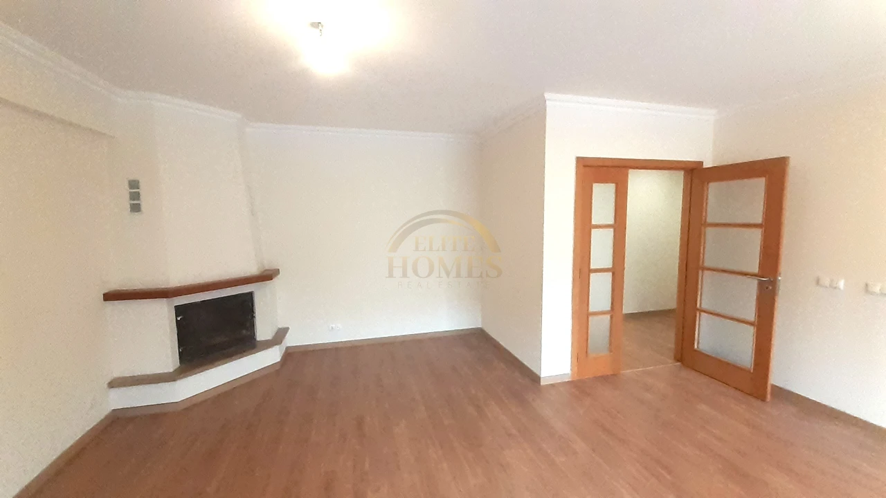 Apartamento T3 para Venda em Rio de Mouro Foto 1