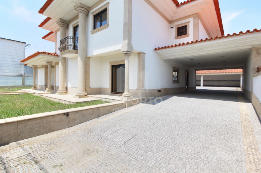 Moradia T6 para Venda em Sobrosa Foto 18