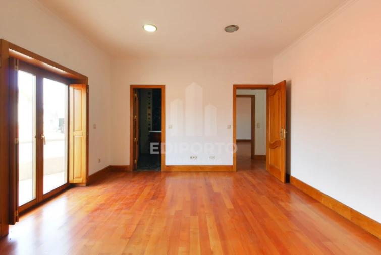 Moradia T6 para Venda em Sobrosa Foto 8