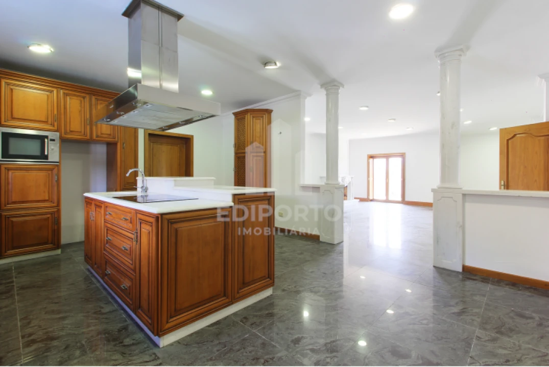 Moradia T6 para Venda em Sobrosa Foto 5