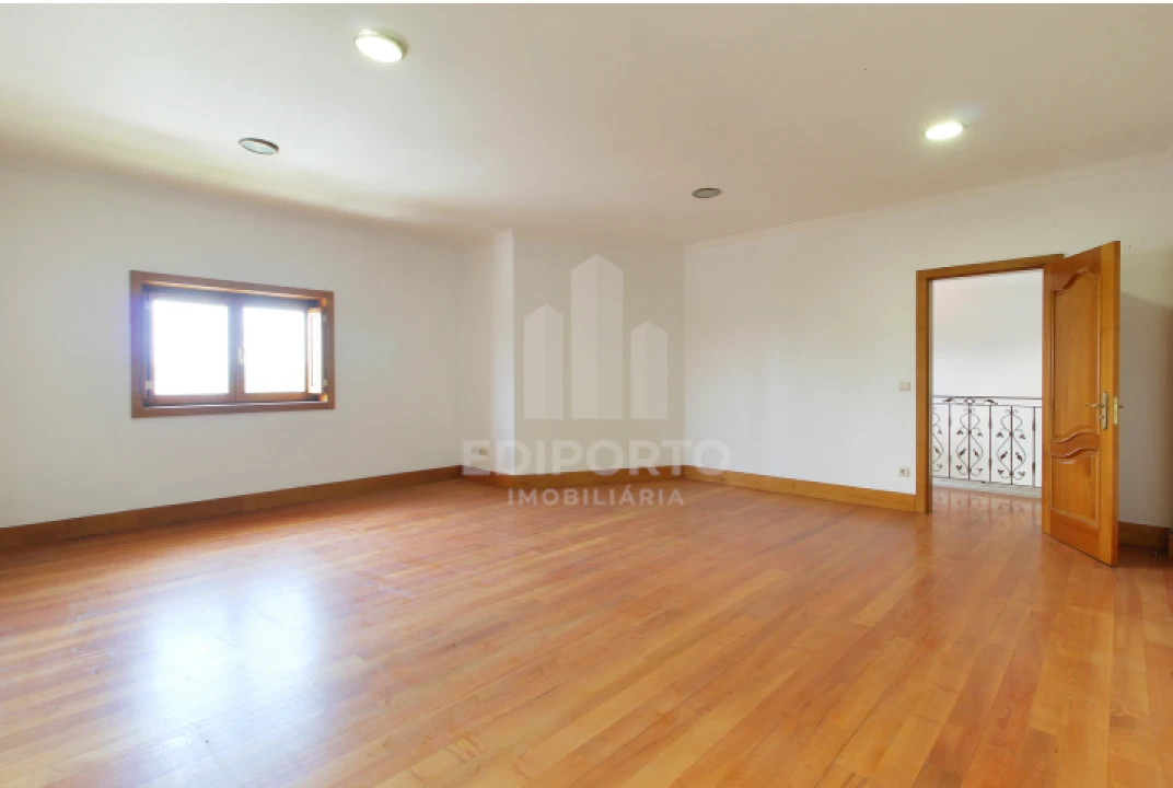 Moradia T6 para Venda em Sobrosa Foto 12