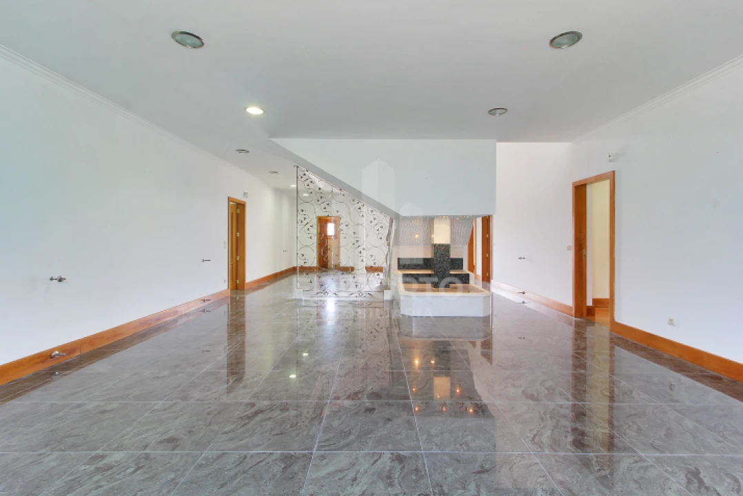 Moradia T6 para Venda em Sobrosa Foto 4